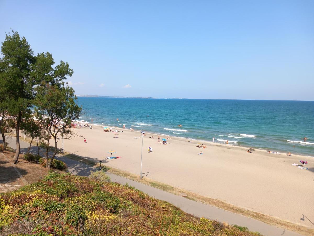Sea Central Apartment Burgasz Kültér fotó